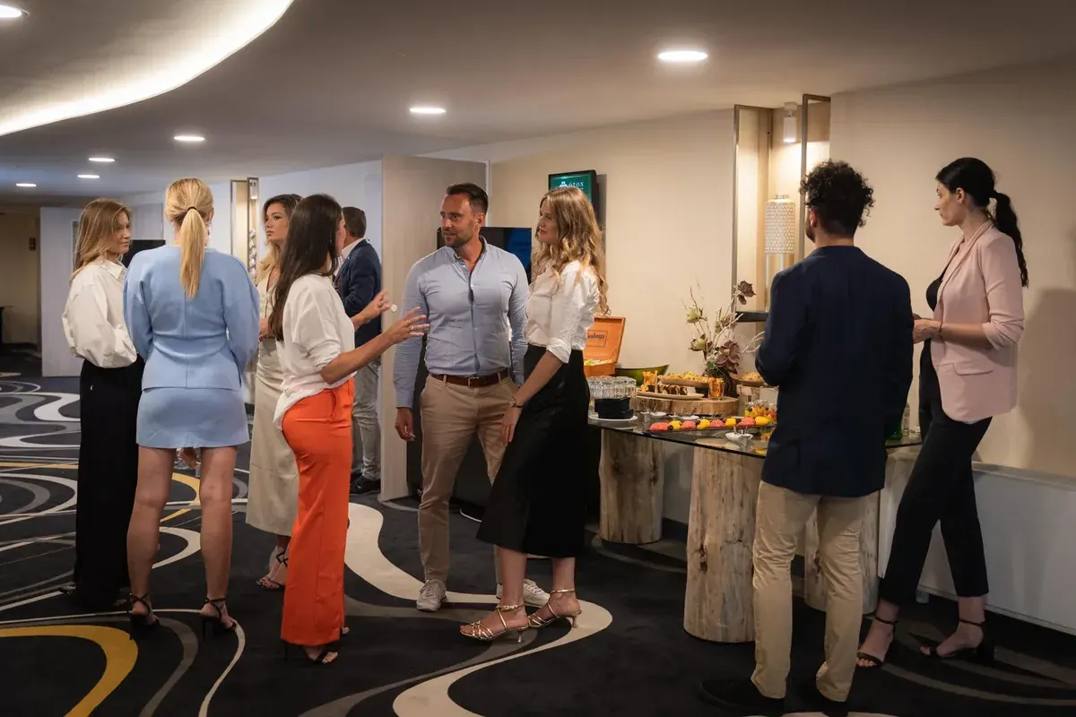 Hotel Ózon Mátraháza konferencia foyer kávészünettel networking lehetőséggel